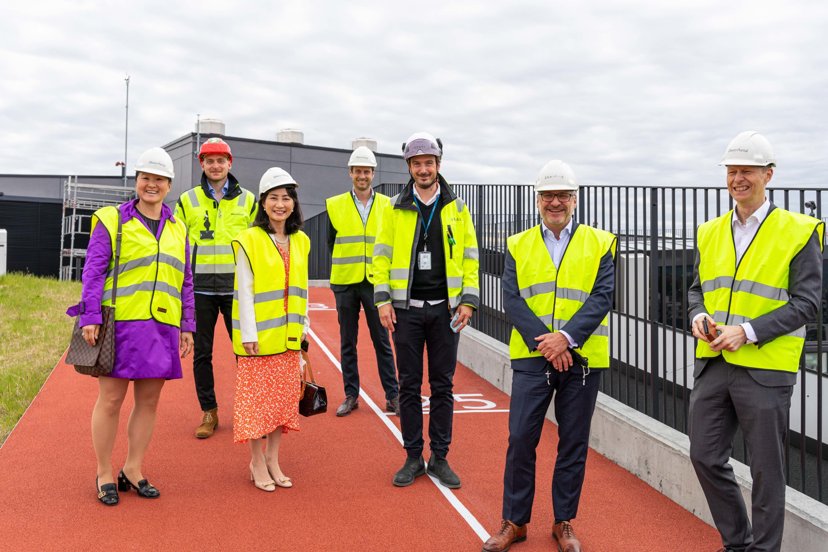 I tillegg fikk ambassadøren se og høre om hvordan teknologi skal sikre en energieffektiv drift av bygget og bidra til en sømløs brukeropplevelse for de som arbeider i bygget.